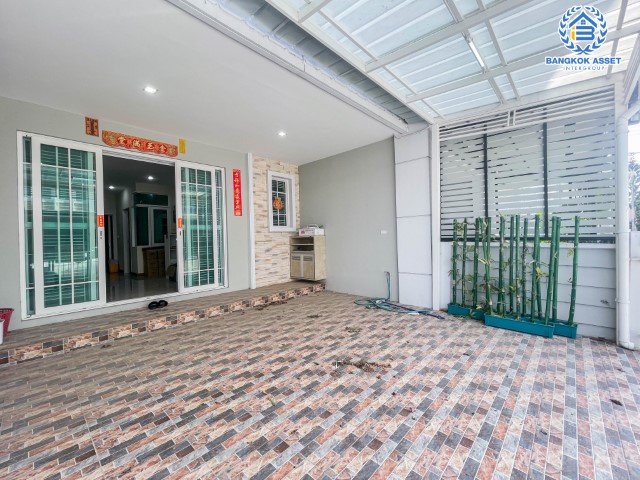 *****ทาวน์โฮมมือสองกรุงเทพมหานคร ม.โกลเด้นซิตี้ สาทร เนื้อที่มากถึง 20.6 ตร.ว. ฟังก์ชันจัดเต็ม 4 ห้องนอน 4 ห้องน้ำ 2 ที่จอดรถ บ้านตกแต่งใหม่ พร้อมอยู่ แถมฟรี! 3 เครื่องปรับอากาศ ทำเลดี  5 นาทีถึงรถไฟฟ้าสายสีเขียว "สถานีวุฒากาศ" ห้ามพลาด!